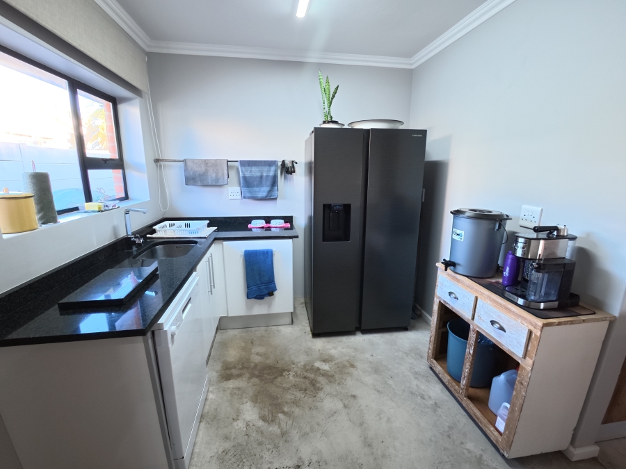 4 Bedroom Property for Sale in Paradise Beach Eastern Cape